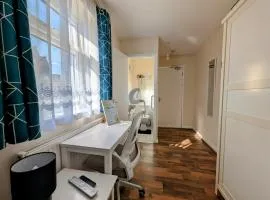 Cosy Double Room in Town Centre