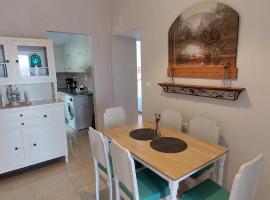 Vira Se&ntilde;or House，位于Triovas&aacute;los的带停车场的酒店