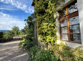 Czerwony Dworek 8 - Agroturystyka Karkonosze，位于梅斯瓦科维采的酒店