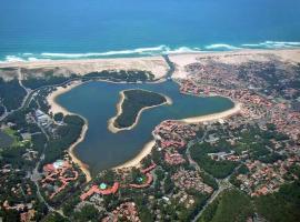 Maisonnette au calme, T3, 6 pers résidence avec piscine et wifi privée proche lac et océan，位于苏斯通的酒店