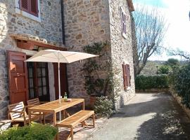 GiuMa Tuscany Historic Country House with Patio near Saturnia Spa，位于蒙特梅拉诺的酒店