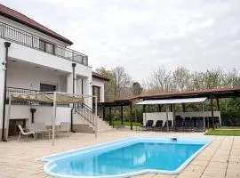 Private Villa with 5BD, Pool & Stunning Sea Views by Flat Mаnаger