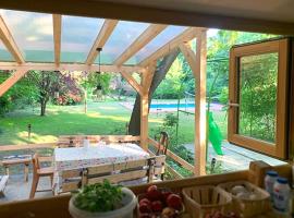 Hor&aacute;ny，位于Szigetmonostor的带泳池的酒店