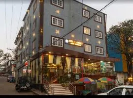 Hotel Saket !! Couple Friendly Family Hotel !!