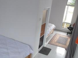 CC Roomstay Kampung Mangkuk, Terengganu，位于士兆的酒店