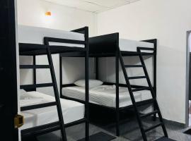 Hello Aliya Hostel，位于锡吉里亚的酒店