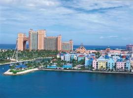 Beautiful resort 1BD condo with amazing resort amenities pool, kiddie pool, and more，位于拿骚的酒店