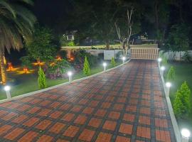 South Goa Bungalow next to the Beach- Pool, Wifi, Garden- near Palolem, Patnem, Agonda, Galgibaga，位于Polem的酒店