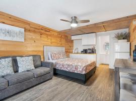 Studio Condo on Table Rock Lake w Access & Views-Free Tickets-，位于Kimberling City的酒店