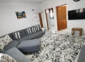 DENİZE 40m DSI TMO Kamp yanı , AİLE İÇİN UYGUN Alkolsüz, 2 klima，位于古穆杜尔的酒店