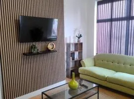 3BR Sleeps 10 Walk to Alex Park