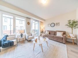 Entire home in Oakville, Canada，位于奥克维尔的酒店