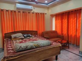 Luxury penthouse on budget，位于加尔各答的酒店