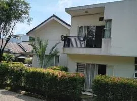 Villa 3 Bedroom Padma Huis Rancamaya