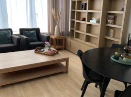 Une belle &eacute;tage &agrave; Stockel with charming patio，位于布鲁塞尔的高尔夫酒店