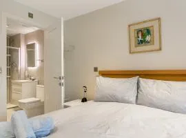 Cosy 3 Bedroom Home Next to Bicester Village!