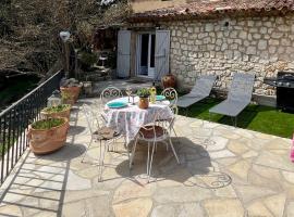 La maison d'Eddy et Caro aux Portes du Verdon，位于特里冈斯的酒店