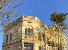 Stadtvilla An der Viergelindenbrücke，位于罗斯托克的酒店