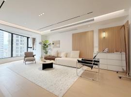 Pure Home-Near the Bund enjoys the beautiful scenery of the Bund 3-bedhome close to Yuyuan Garden Huaihai Road and Nanjing Road Pedestrian Street，位于上海的公寓