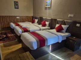 Hotel K I，位于Dhangarhi的酒店