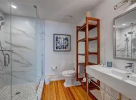 Luxe 220, Unit 1 - City View Suite