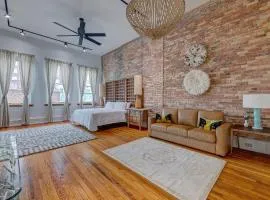 Luxe 220, Unit 4 - Penthouse with Spa Bath & Soaking Tub