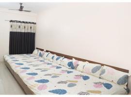 Manibhadra Home Stay，位于乌贾因的酒店