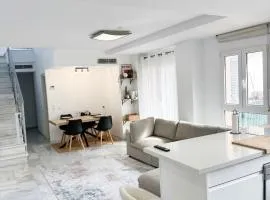 Duplex Penthouse with Seaview.