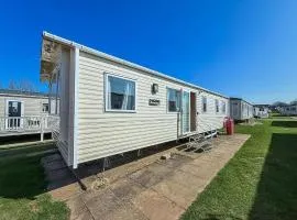 Cosy 8 Berth Caravan For Hire At Manor Park In Hunstanton Ref 23065T