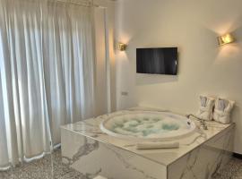 Eveline 2 - Piscina Privata o Jacuzzi，位于圣雷莫的酒店