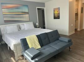 Trendy Apt In Gadsden AL，位于加兹登的酒店