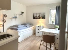 Newly renovated studio apartment - free parking and EV docking，位于特隆赫姆的酒店