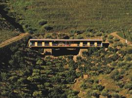 Casa do Rio - Douro Wine Hotel by Vallado，位于福什科阿新镇的带热水浴缸的酒店