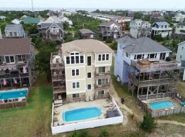 Delightful Oceanfront Home w Pool & Hot Tub, Elevator in Charming Waves，位于Waves的酒店