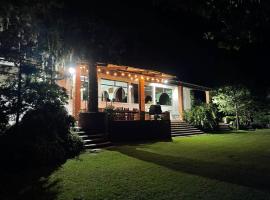 Country house with unique view on Lake Pátzcuaro，位于Tzintzuntzán的酒店
