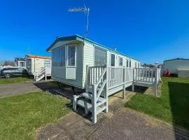 Caravan With Decking At Manor Park, Nearby Hunstanton Beach Ref 23013C