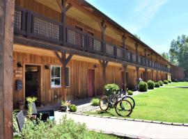 Methow River Lodge and Cabins，位于温索普的木屋