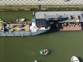 De Coaster & Aquarium Ponton，位于鹿特丹的船屋