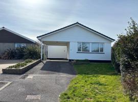 Sea View Bungalow in Carbis Bay Sleeps 6，位于卡比斯贝的酒店
