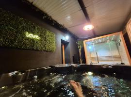 Homelove Spa，位于Neuilly-en-Thelle的酒店
