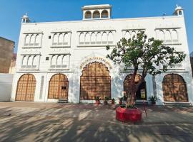 HOTEL TOURIST REST HOUSE Agra，位于阿格拉Agra Airport - AGR附近的酒店