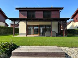 Lake house 630，位于Šajdíkove Humence的酒店