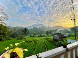 Bisbis House Iseh village，位于Selat的酒店