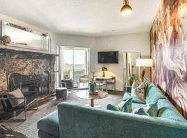 Luxe Long Beach Condo with Pool 1 Mi to Shoreline!