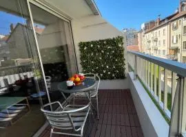 Studio plein centre, calme, parking inclus, piscine et gardien