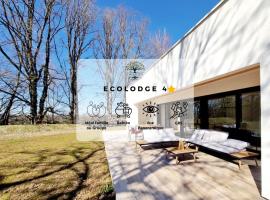 Ecolodge 4étoiles Luxe, détente et balnéo dans la forêt，位于Métairies-Saint-Quirin的酒店