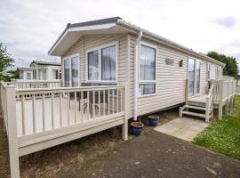 Beautiful Lodge At Manor Park Nearby Hunstanton Beach Ref 23021C，位于亨斯坦顿的酒店