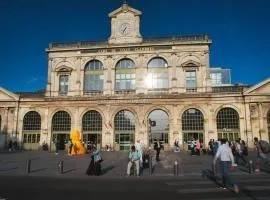 FABULOUS APPARTEMENT FOR 4 pers IN FAIDHERBE SREET IN FRONT OF LILLE FLANDRES STATION
