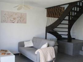 Le Cosy Julian，位于Roye的酒店