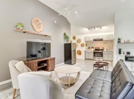 7 Mi to Whitewater Rafting Cozy Lansford Cabin!，位于Barnesville的酒店